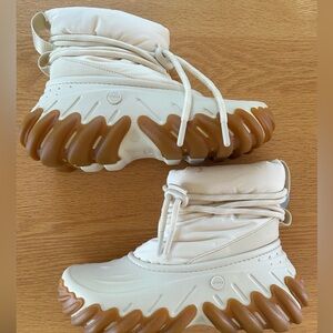 Crocs Echo Boot. M8/W10. Cream and gum